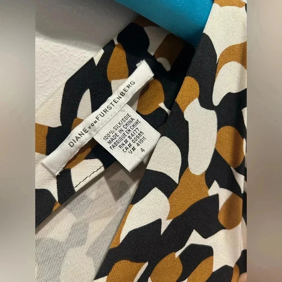 DIANE VON FURSTENBURG Silk Side Tie Dress / Size 4 / - Picture 4 of 8